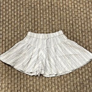 Art Class White and Black Flowy Shorts with Elastic Waistband